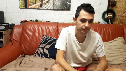 Snapshot of make_me_feel chatting on November 30, 9:08 pm Lena Ian online show from November 30, 9:08 pm