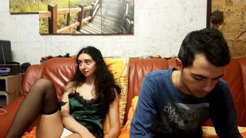 Snapshot of make_me_feel chatting on December 21, 7:10 pm Lena Ian online show from December 21, 7:10 pm