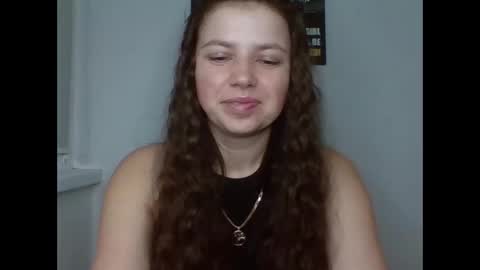 Snapshot of make_mesmile chatting on March 5, 7:10 pm make_mesmile online show from March 5, 7:10 pm