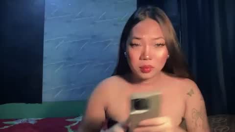 Snapshot of makemesquirt_xxx chatting on May 19, 3:35 am KEANA online show from May 19, 3:35 am