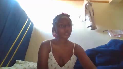 Snapshot of makiesexxytrimmy chatting on March 6, 9:28 am Eva online show from March 6, 9:28 am