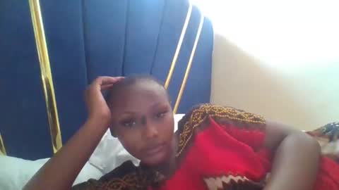 Snapshot of makiesexxytrimmy chatting on March 14, 12:10 pm Eva online show from March 14, 12:10 pm