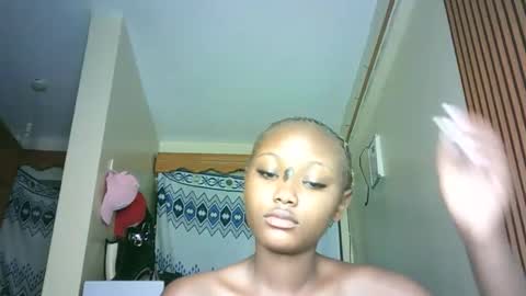 Snapshot of makiesexxytrimmy chatting on April 8, 3:17 am Eva online show from April 8, 3:17 am
