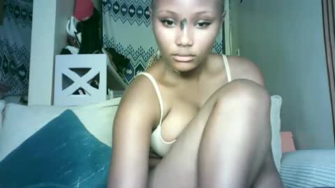 Snapshot of makiesexxytrimmy chatting on April 9, 10:48 pm Eva online show from April 9, 10:48 pm