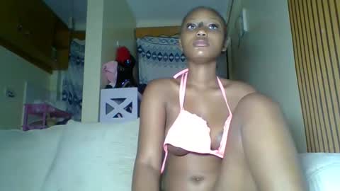 Snapshot of makiesexxytrimmy chatting on April 13, 1:33 am Eva online show from April 13, 1:33 am