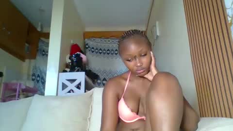 Snapshot of makiesexxytrimmy chatting on April 13, 1:38 pm Eva online show from April 13, 1:38 pm