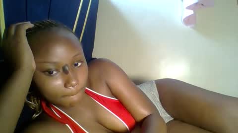 Snapshot of makiesexxytrimmy chatting on April 20, 11:35 am Eva online show from April 20, 11:35 am