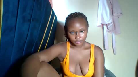 Snapshot of makiesexxytrimmy chatting on April 23, 5:19 am Eva online show from April 23, 5:19 am