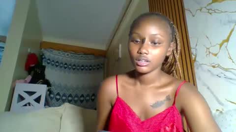 Snapshot of makiesexxytrimmy chatting on April 28, 5:18 pm Eva online show from April 28, 5:18 pm