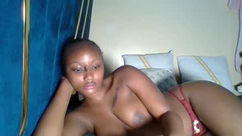 Snapshot of makiesexxytrimmy chatting on May 1, 4:06 am Eva online show from May 1, 4:06 am
