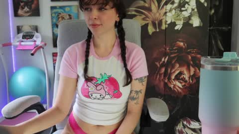 Snapshot of makiyahbelle2 chatting on February 6, 4:10 am MakiyahBelle online show from February 6, 4:10 am