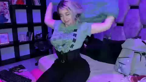 Snapshot of maky_coss chatting on March 12, 1:17 pm maky_coss online show from March 12, 1:17 pm