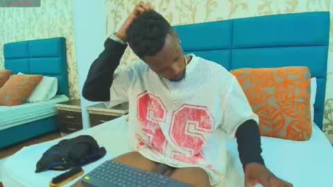 Snapshot of malcompierce chatting on September 28, 2:17 am Malcom online show from September 28, 2:17 am