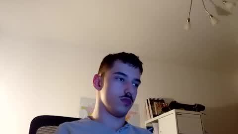 Snapshot of male20y chatting on April 5, 12:08 am male20y online show from April 5, 12:08 am