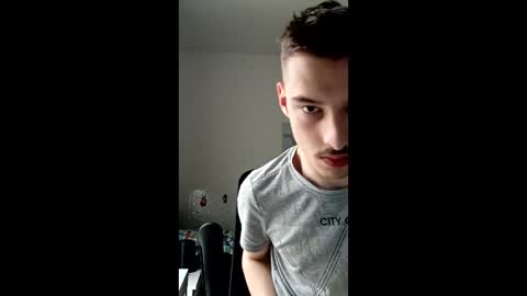 Snapshot of male20y chatting on April 24, 1:13 pm male20y online show from April 24, 1:13 pm