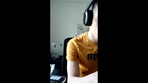 Snapshot of male20y chatting on April 30, 11:38 am male20y online show from April 30, 11:38 am