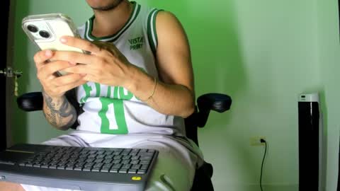 Snapshot of male_pussy chatting on December 17, 3:17 am ADAM online show from December 17, 3:17 am