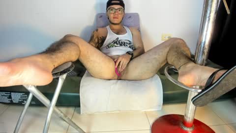 Snapshot of male_pussy chatting on January 18, 2:03 am ADAM online show from January 18, 2:03 am