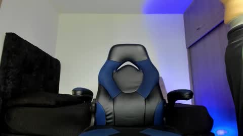 Snapshot of male_pussy chatting on October 11, 5:11 pm ADAM online show from October 11, 5:11 pm