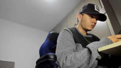 Snapshot of male_pussy chatting on November 4, 2:21 am ADAM online show from November 4, 2:21 am