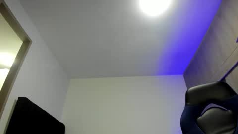 Snapshot of male_pussy chatting on November 6, 2:12 am ADAM online show from November 6, 2:12 am