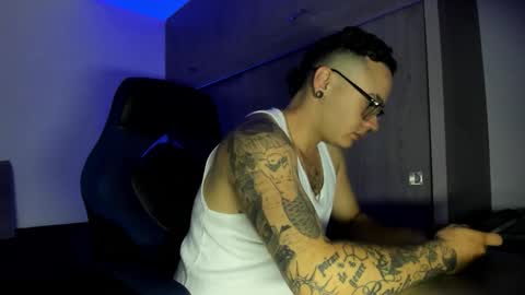 Snapshot of male_pussy chatting on November 7, 4:34 am ADAM online show from November 7, 4:34 am