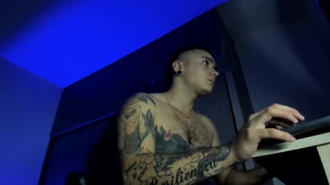 Snapshot of male_pussy chatting on November 9, 9:02 pm ADAM online show from November 9, 9:02 pm