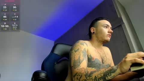 Snapshot of male_pussy chatting on November 18, 5:17 pm ADAM online show from November 18, 5:17 pm