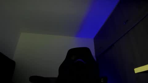 Snapshot of male_pussy chatting on November 24, 3:06 am ADAM online show from November 24, 3:06 am