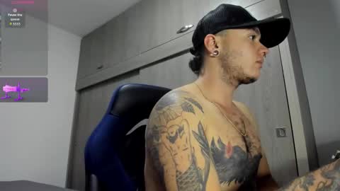 Snapshot of male_pussy chatting on November 27, 3:30 am ADAM online show from November 27, 3:30 am