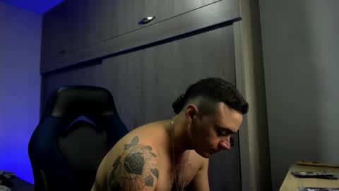 Snapshot of male_pussy chatting on December 4, 9:34 pm ADAM online show from December 4, 9:34 pm