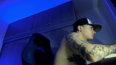 Snapshot of male_pussy chatting on December 19, 10:39 pm ADAM online show from December 19, 10:39 pm