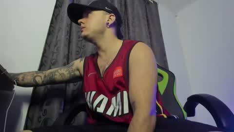 Snapshot of male_pussy chatting on January 7, 3:09 am ADAM online show from January 7, 3:09 am