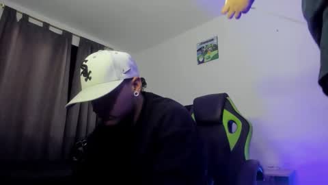 Snapshot of male_pussy chatting on February 4, 1:44 am ADAM online show from February 4, 1:44 am