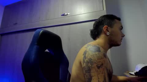 Snapshot of male_pussy chatting on February 10, 2:48 am ADAM online show from February 10, 2:48 am