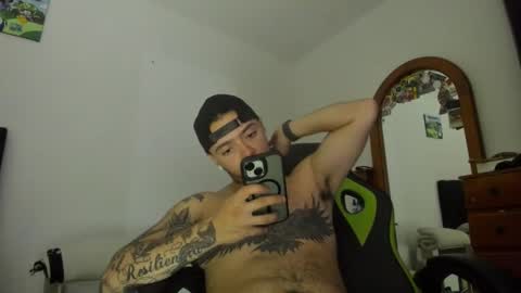 Snapshot of male_pussy chatting on February 12, 12:16 am ADAM online show from February 12, 12:16 am