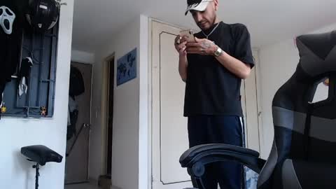 malek_xarx online show from April 1, 6:27 pm