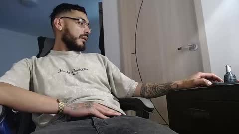 malek_xarx online show from June 6, 2:38 am