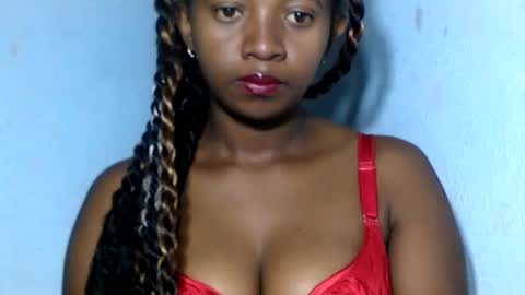 malinah01 online show from December 6, 2:46 am