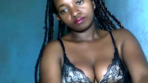 malinah01 online show from December 9, 7:07 pm