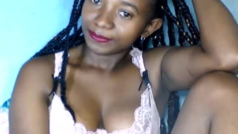 malinah01 online show from December 11, 12:44 am