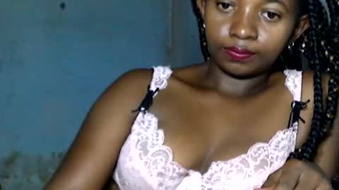 malinah01 online show from December 11, 4:39 am