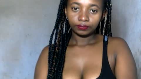 malinah01 online show from December 19, 9:40 am