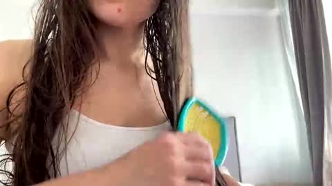 Snapshot of malinka_sweet19 chatting on October 26, 9:37 am malinka_sweet19 online show from October 26, 9:37 am