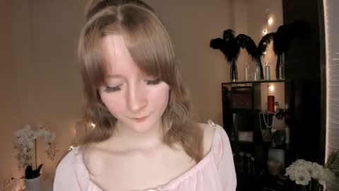 Snapshot of mallorygray chatting on April 4, 4:04 pm Lilit online show from April 4, 4:04 pm