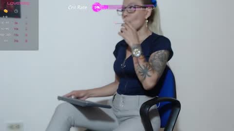 Snapshot of malory_golosa chatting on December 17, 2:23 am Malory online show from December 17, 2:23 am