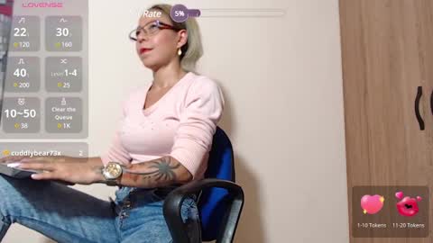 Snapshot of malory_golosa chatting on January 22, 1:42 am Malory online show from January 22, 1:42 am