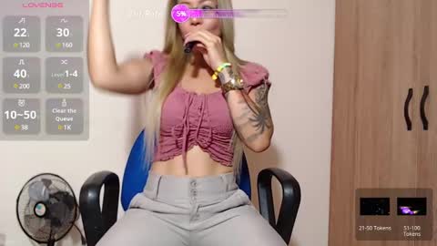 Snapshot of malory_golosa chatting on February 20, 9:42 pm Malory online show from February 20, 9:42 pm