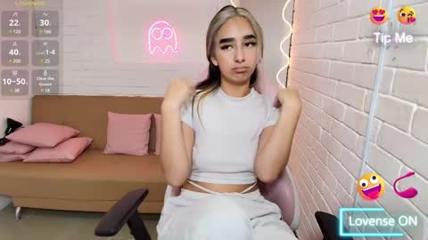 Malory  online show from February 14, 9:10 pm