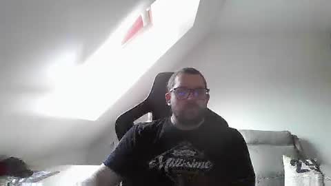 Snapshot of malou2927 chatting on February 1, 12:04 pm breton online show from February 1, 12:04 pm